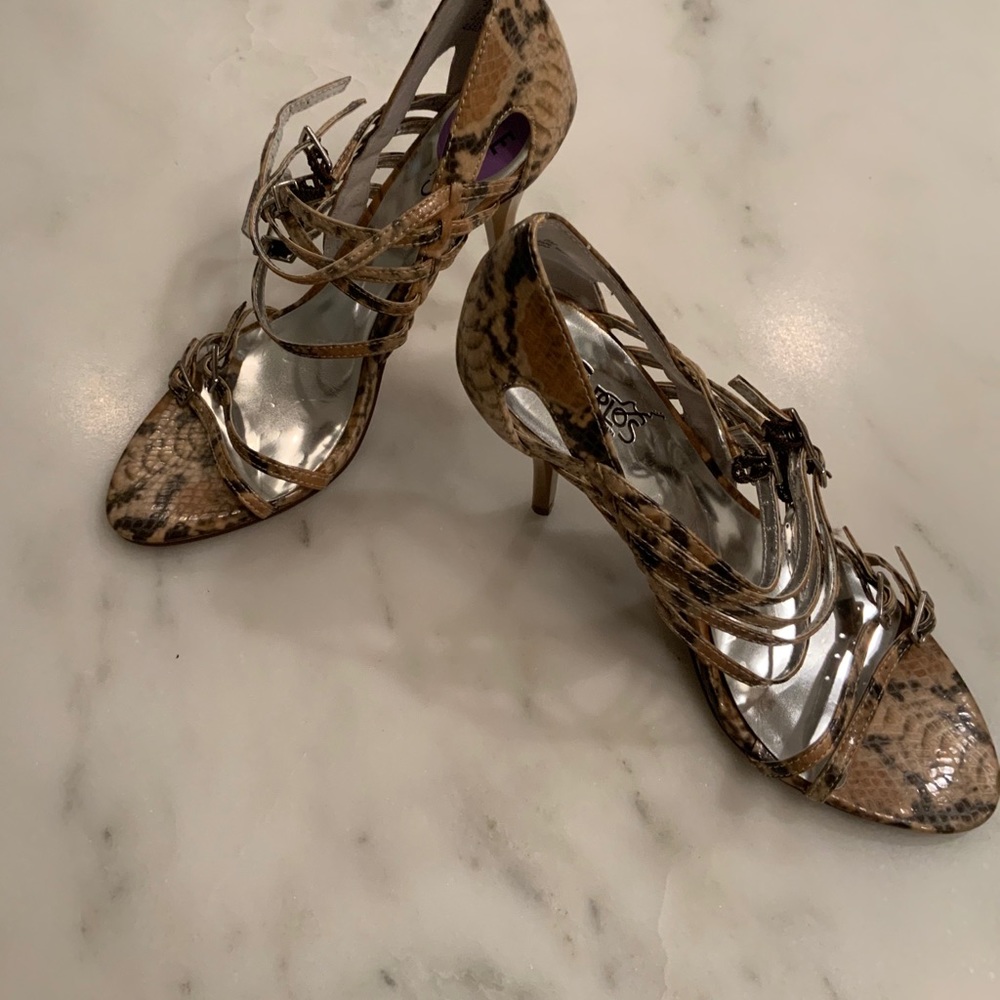 CARLOS BY CARLOS SANTANA STRAPPY SANDALS SZ 6 NWOT